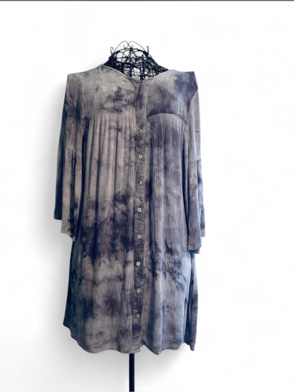 Tie Dyed Women’s Crinkle Grey & Blue Bell Boho Sleeve Tunic. Size S. SKU 013